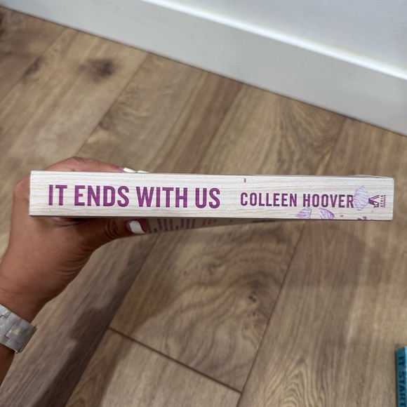 Colleen Hoover Book Set Bundle - It Ends With Us & It Starts With Us - Picture 8 of 15